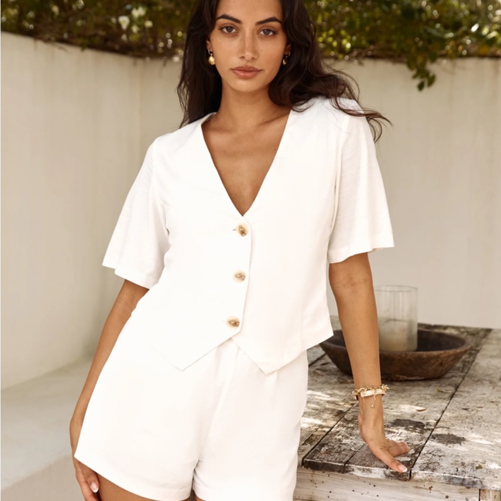 White Button-Up Linen Short Sleeve Top